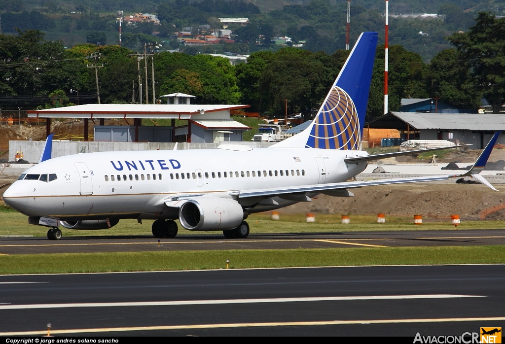 N17730 - Boeing 737-700 - United Airlines