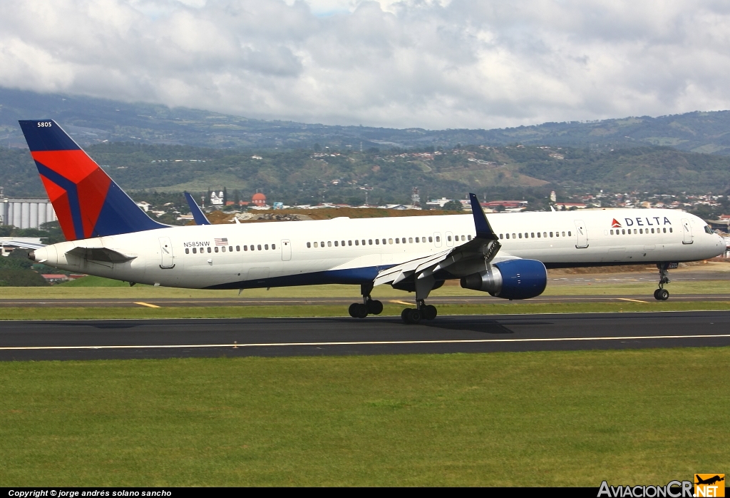 N585NW - Boeing 757-351 - Delta Airlines