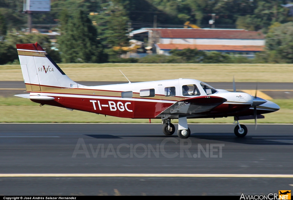 TI-BGC - Piper PA-34-220T Seneca V - Privado
