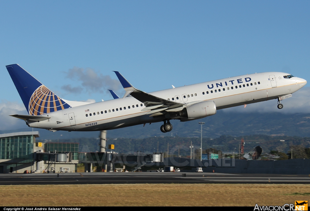 N76529 - Boeing 737-824 - United Airlines