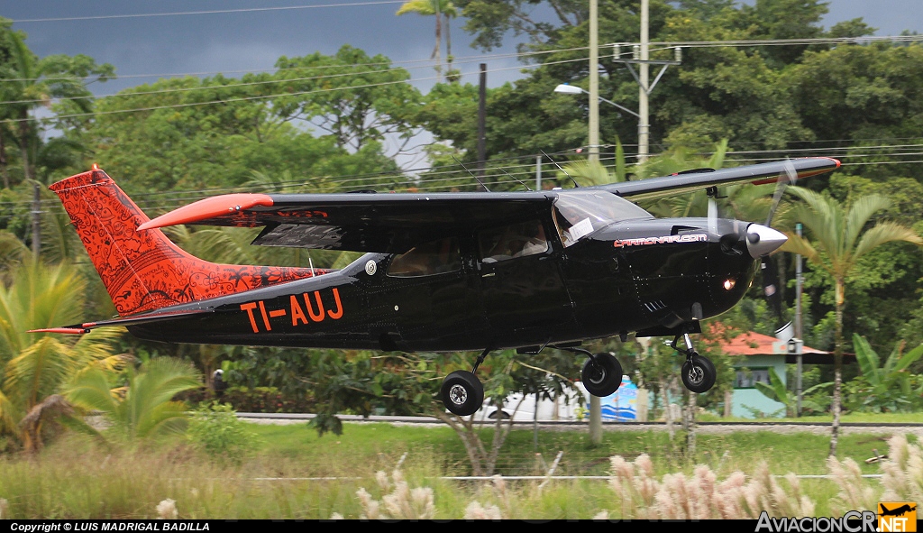 TI-AUJ - Cessna T210N Turbo Centurion II - Carmonair Charter