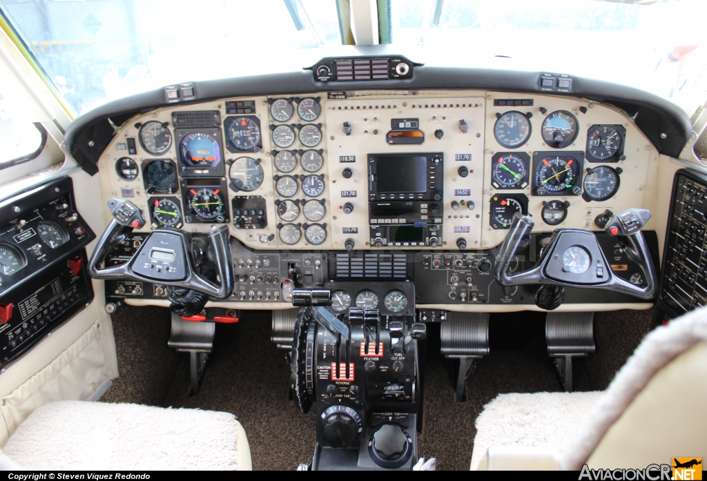 TI-AWM - Beechcraft King Air F90 - Privado