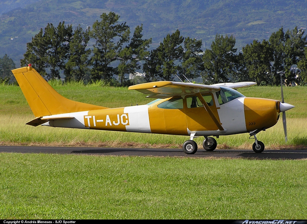 TI-AJC - Cessna 182J Skylane - Privado