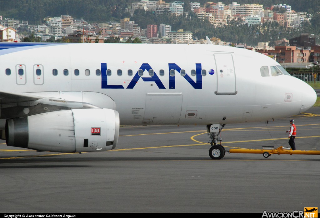 CC-COD - Airbus A320-233 - LAN Chile