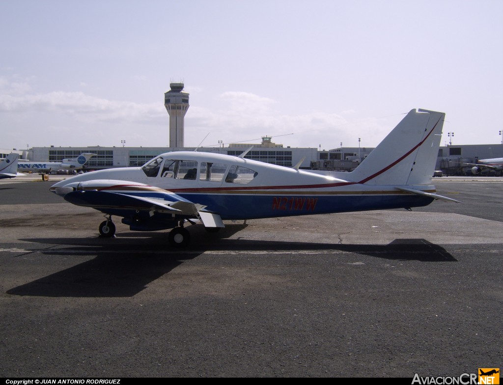 N21WW - Piper PA-23-250 Aztec - air america/air culebra