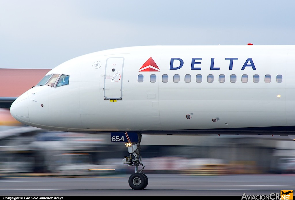 N654DL - Boeing 757-232 - Delta Air Lines