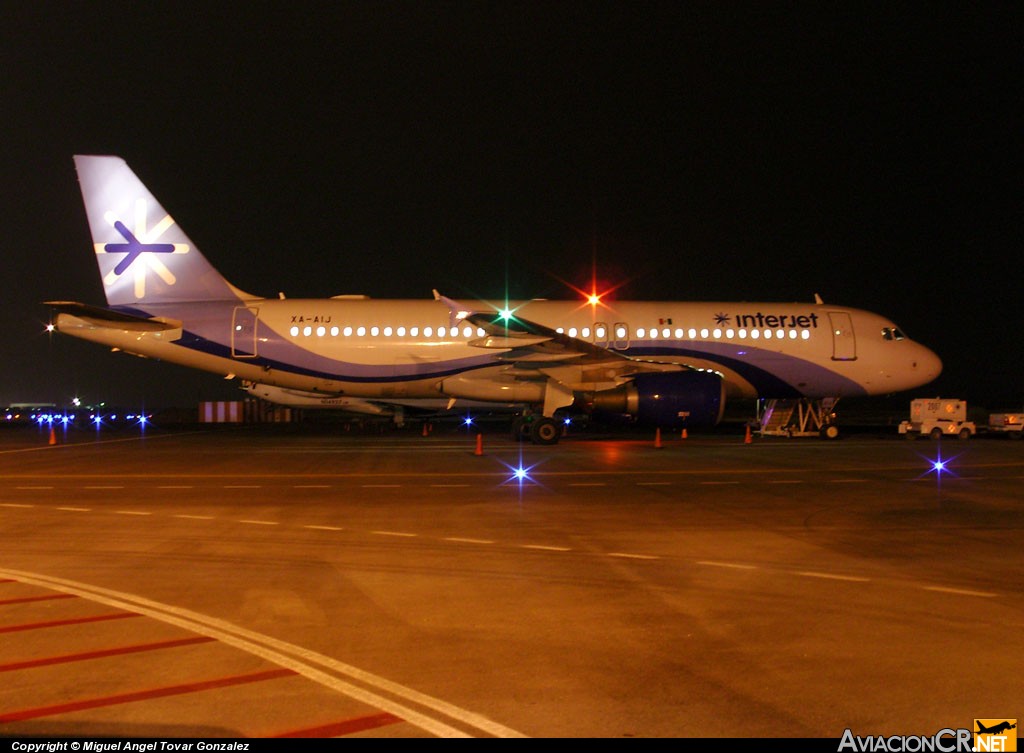 XA-AIJ - Airbus A320-214 - Interjet