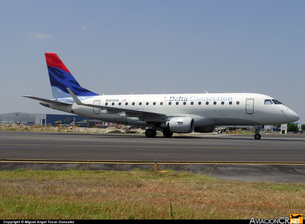 N865RW - Embraer ERJ-170-100SE - Delta Connection (Shuttle America)