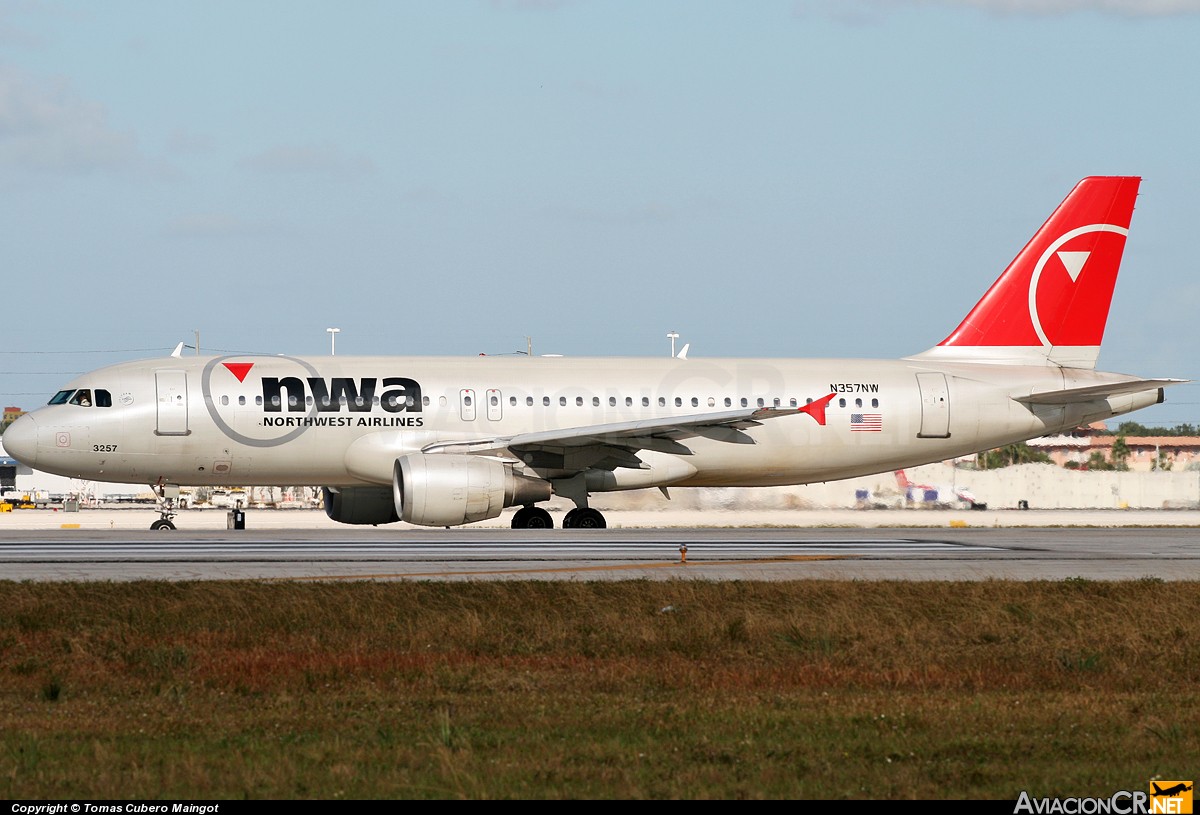 N357NW - Airbus A320-212 - Northwest Airlines