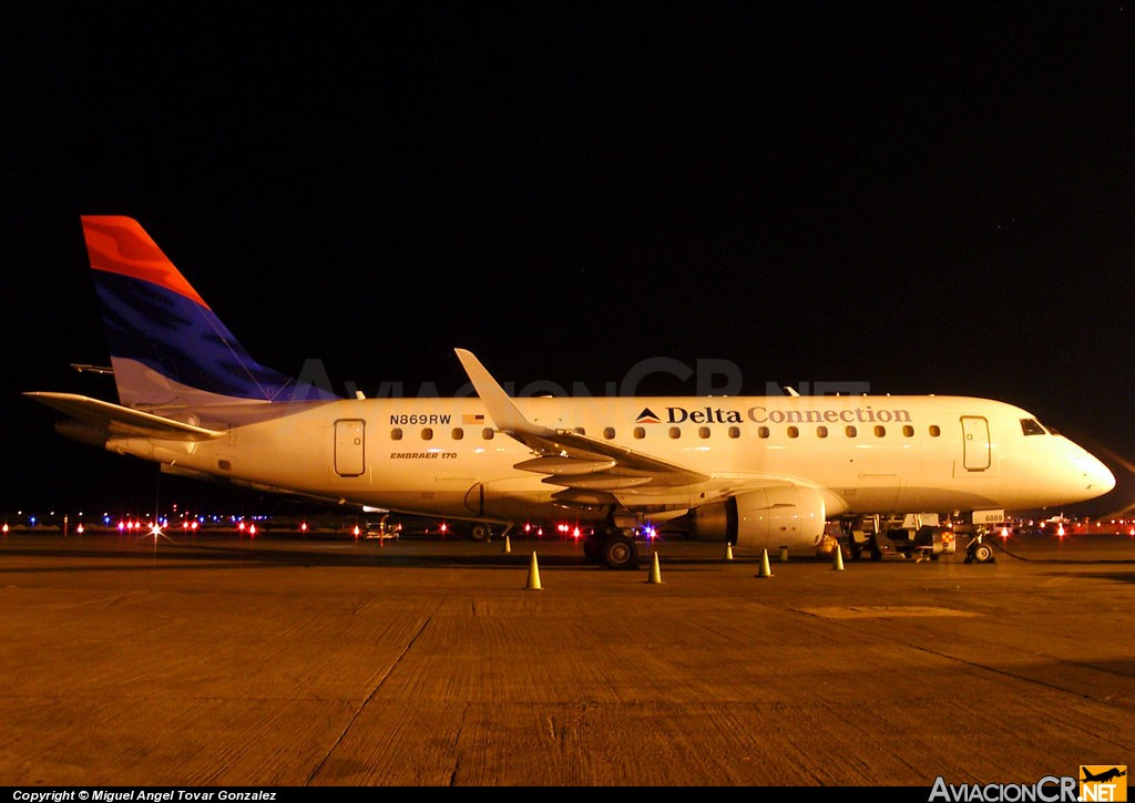 N869RW - Embraer ERJ-170-100SE - Delta Connection (Shuttle America)