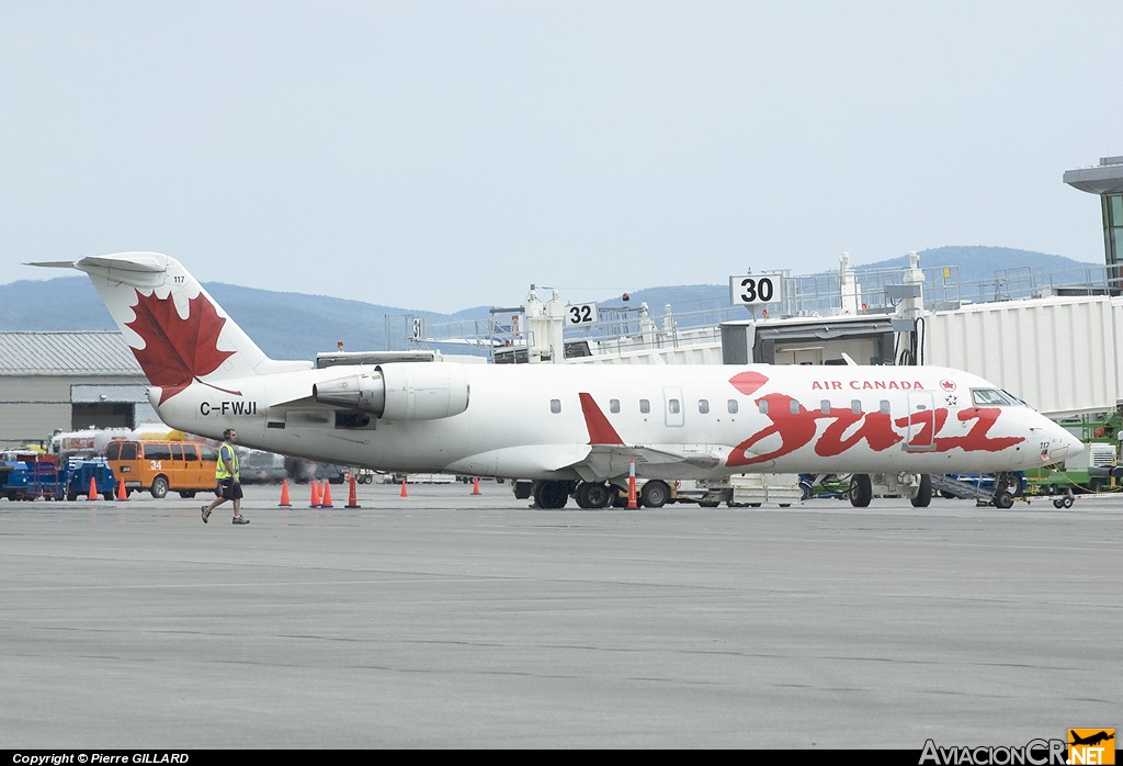 C-FWJI - Canadair CL-600-2B19 Regional Jet CRJ-200 - Jazz (Air Canada)