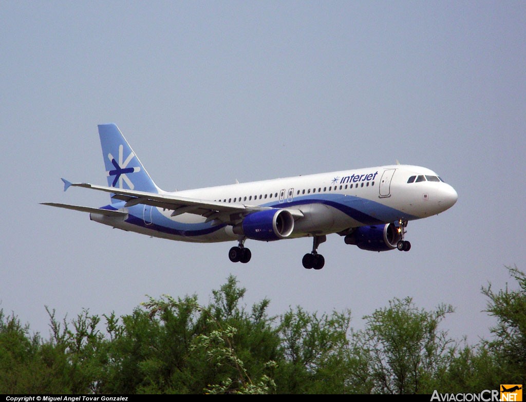 XA-TLC - Airbus A320-214 - Interjet