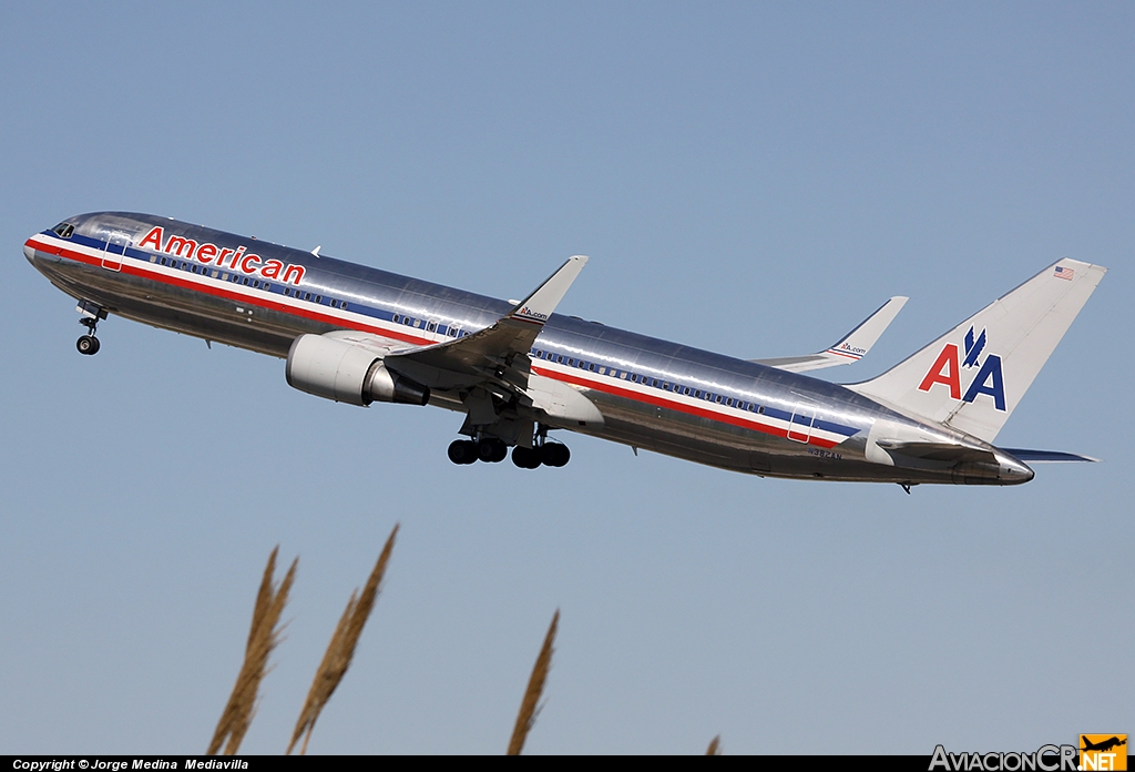 N382AN - Boeing 767-323(ER) - American Airlines