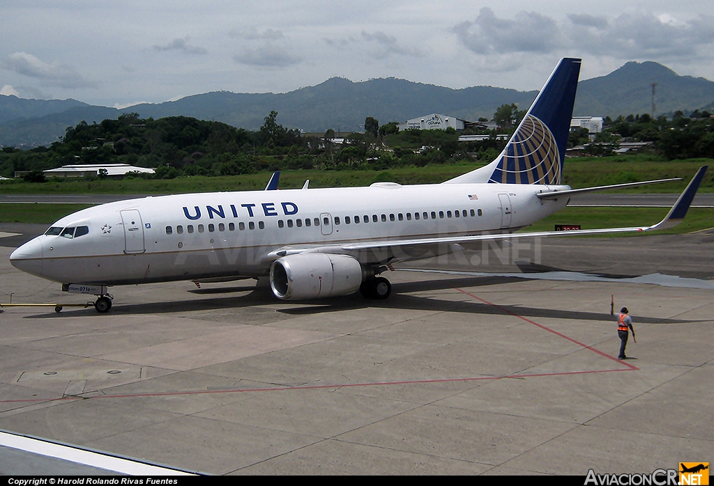 N13712 - Boeing 737-724 - United Airlines (Continental Airlines)