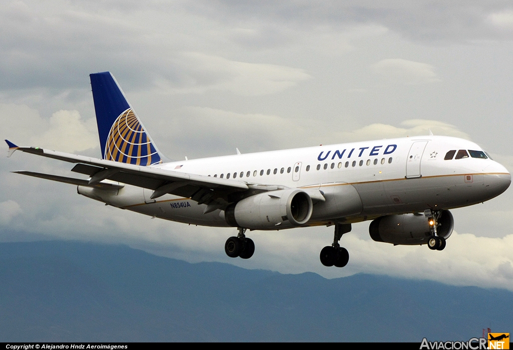 N854UA - Airbus A319-131 - United Airlines
