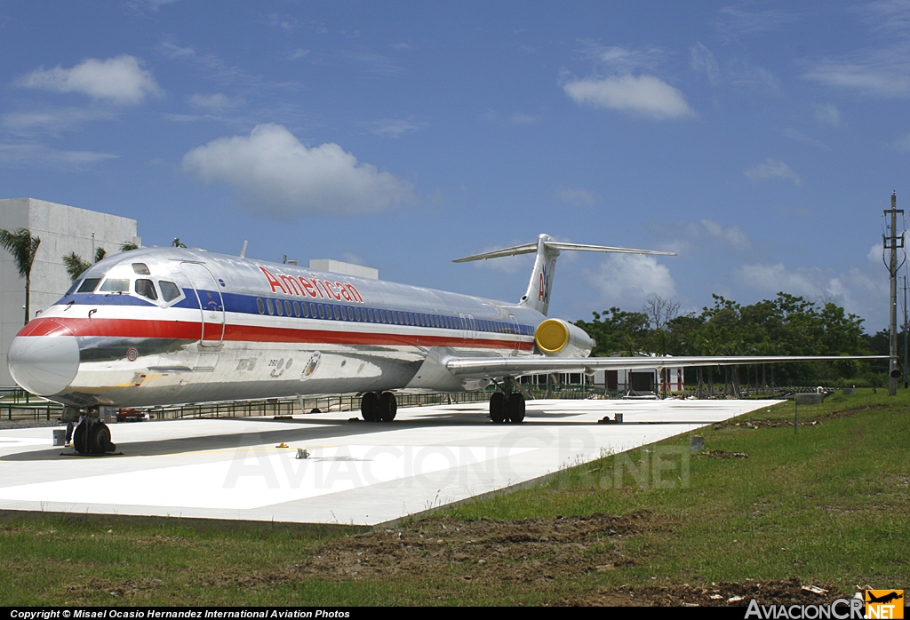 N292AA - McDonnell Douglas MD-82 (DC-9-82) - American Airlines