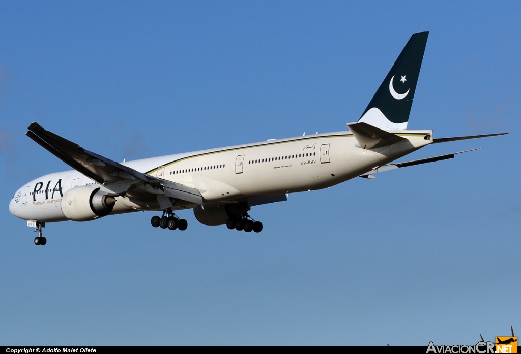 AP-BHV - Boeing 777-340/ER - Pakistan International Airlines (PIA)