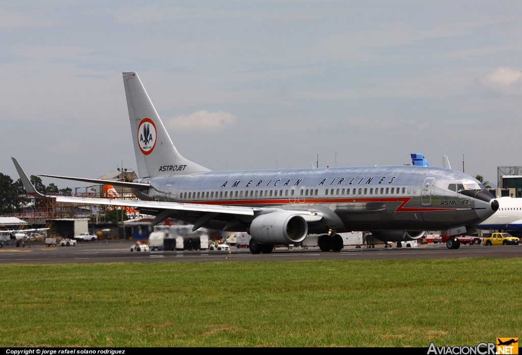 N951AA - Boeing 737-823 - American Airlines