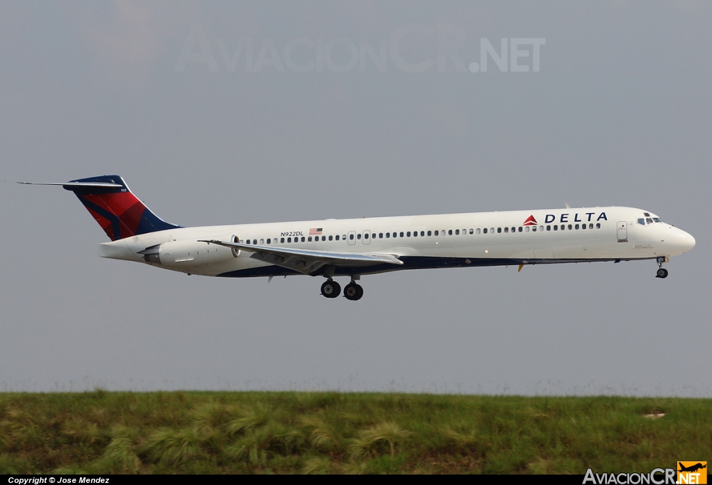 N922DL - McDonnell Douglas MD-88 - Delta Airlines