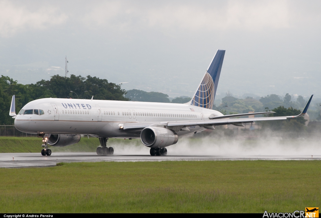 N12114 - Boeing 757-224 - Continental Airlines