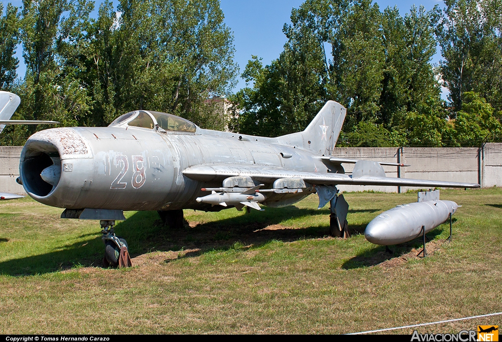 028 - Mikoyan-Gurevich MiG-19PM - Fuerza Aerea de Hungría