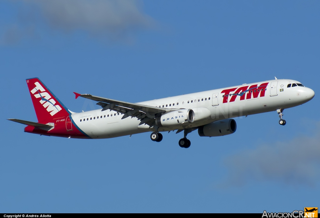 PT-MXI - Airbus A321-231 - TAM Linhas Aéreas