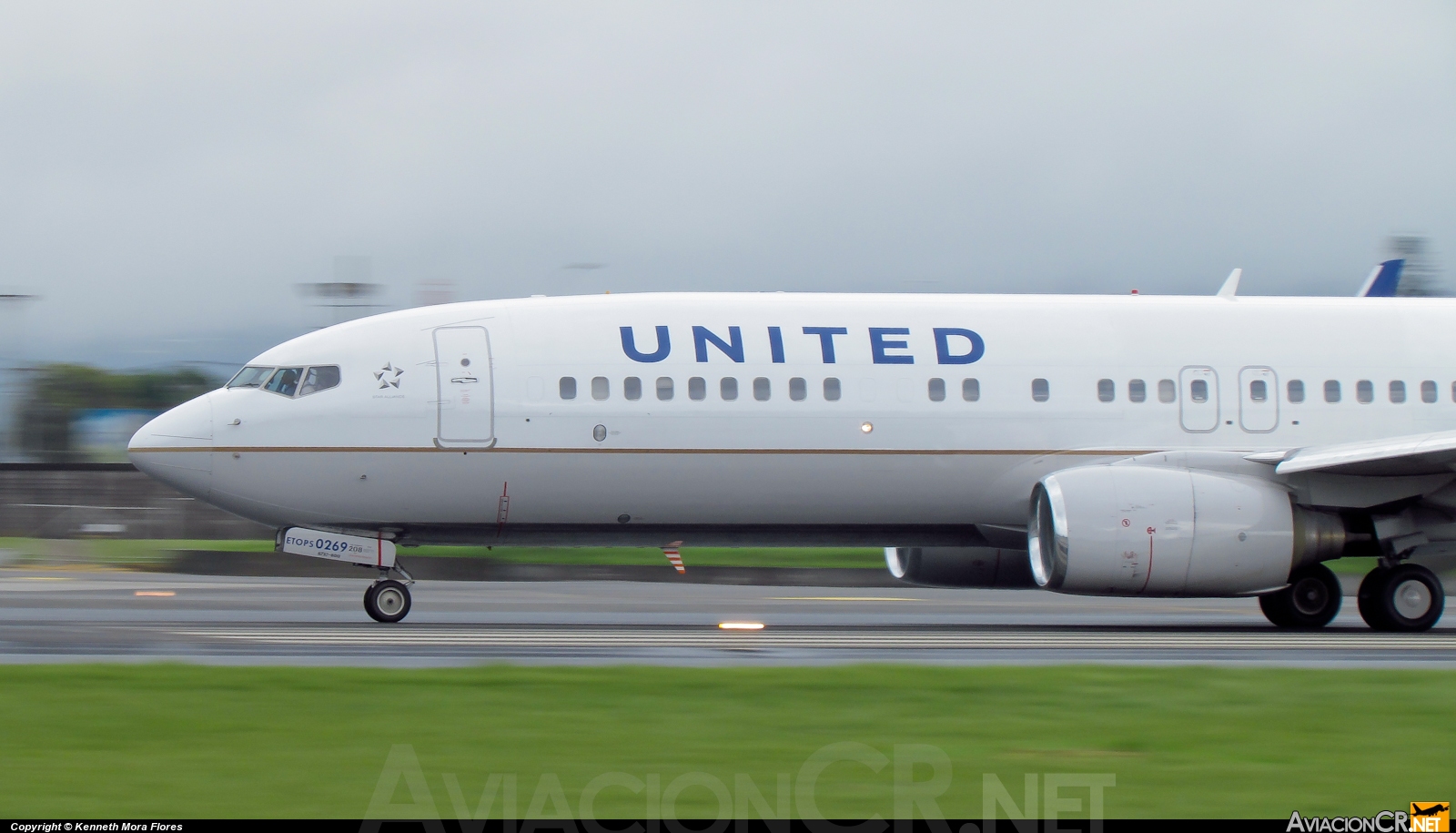 N76269 - Boeing 737-824 - United Airlines