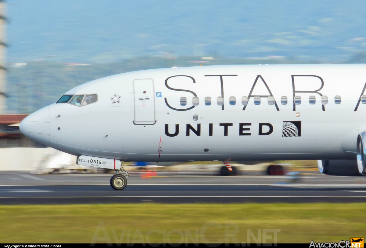 N76516 - Boeing 737-824 - United Airlines