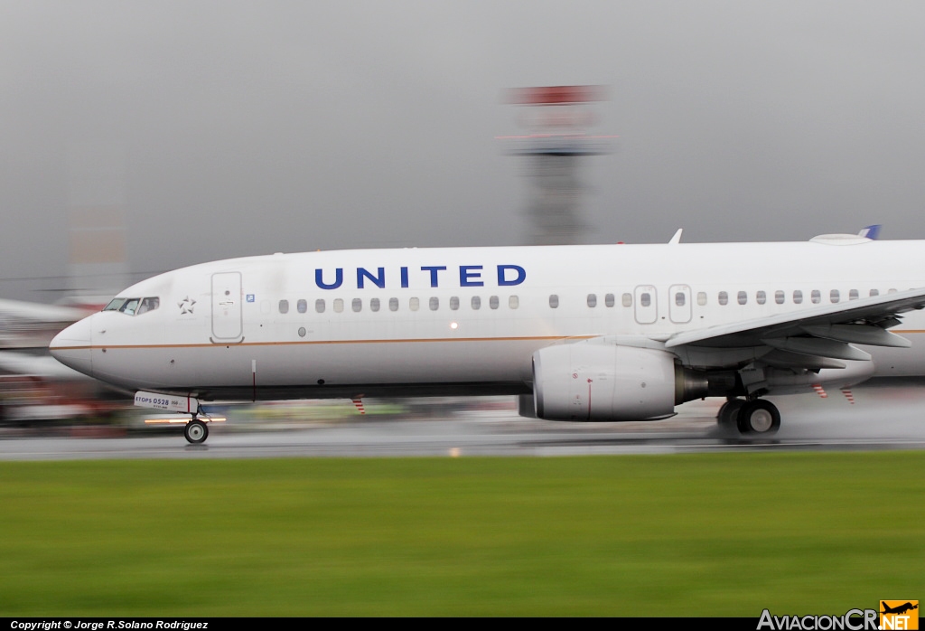 N76528 - Boeing 737-824 - United Airlines