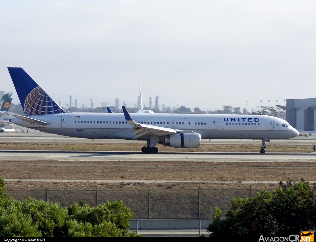 N26123 - Boeing 757-224 - United Airlines