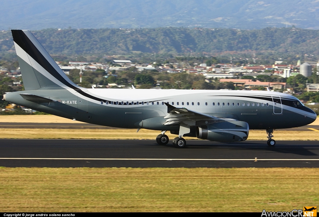 M-KATE - Airbus A319-133X CJ - Privado