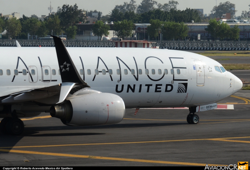 N76516 - Boeing 737-824 - United Airlines