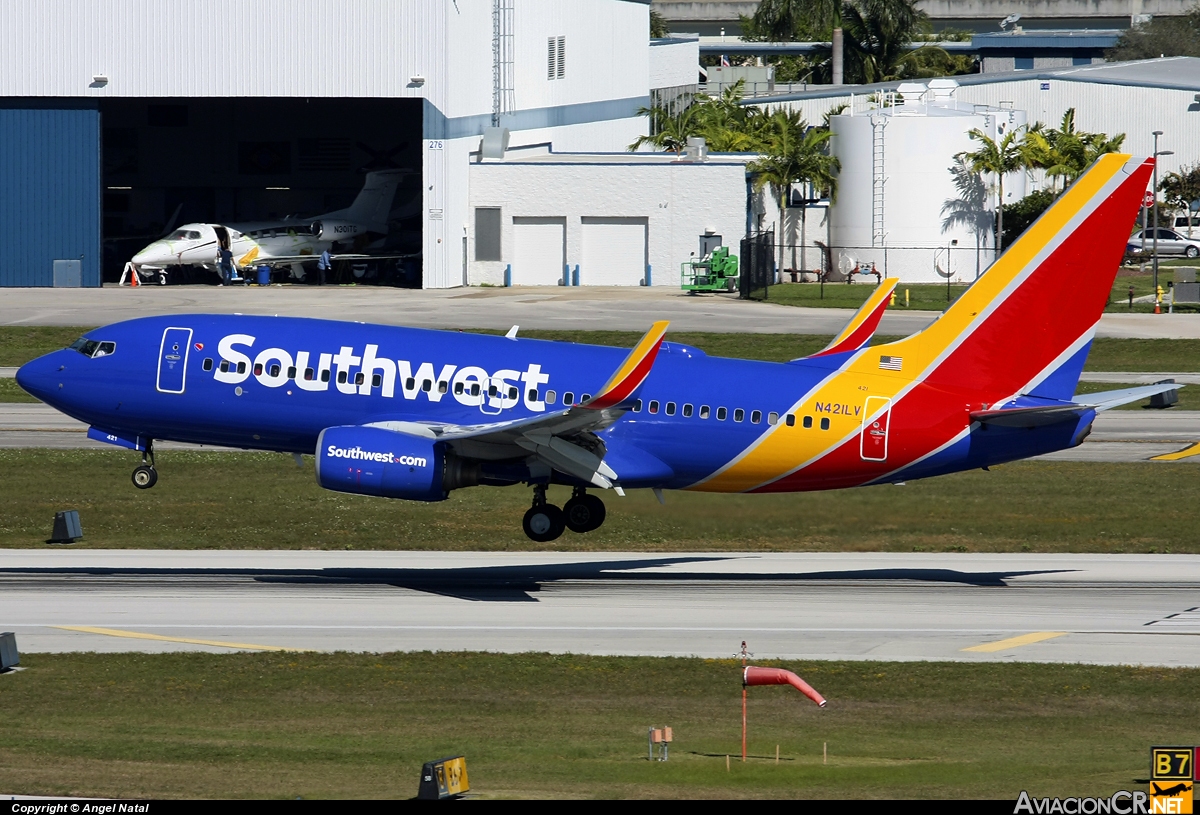 N421LV - Boeing 737-7H4 - Southwest Airlines