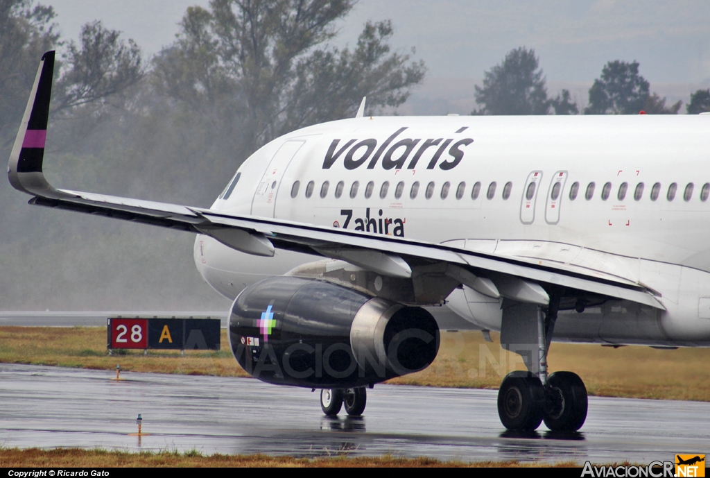 XA-VOZ - Airbus A320-233 - Volaris